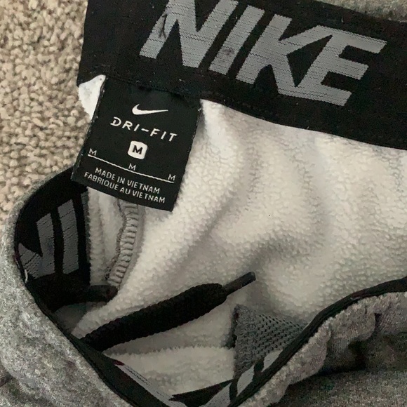 Nike. Dry-fit Sweatpants. Great condition. Size:Medium - Picture 2 of 5